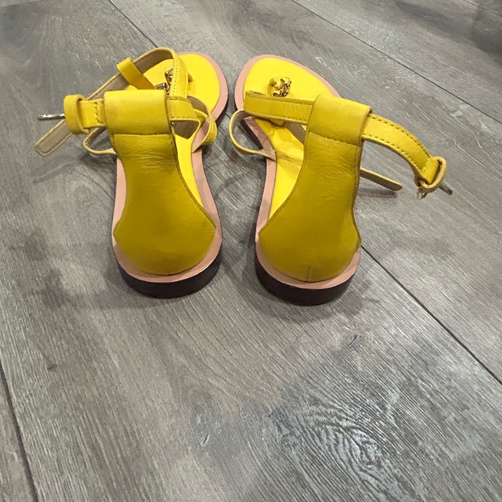 ⬇️SALE‼️ TORY BURCH • Yellow New Toggle Leather Flat Sandals • size 7 - Picture 8 of 10